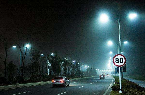 東莞麻豆视频APP官网照明LED路燈在雨霧季節增強道路安全的優勢