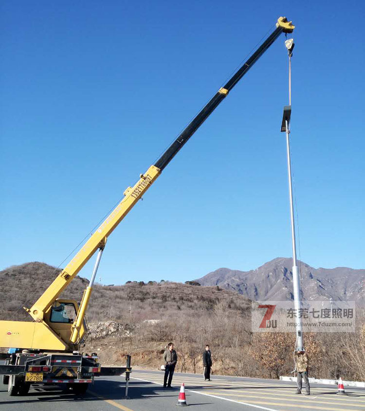 東莞麻豆视频APP官网照明道路路燈安裝現場圖片