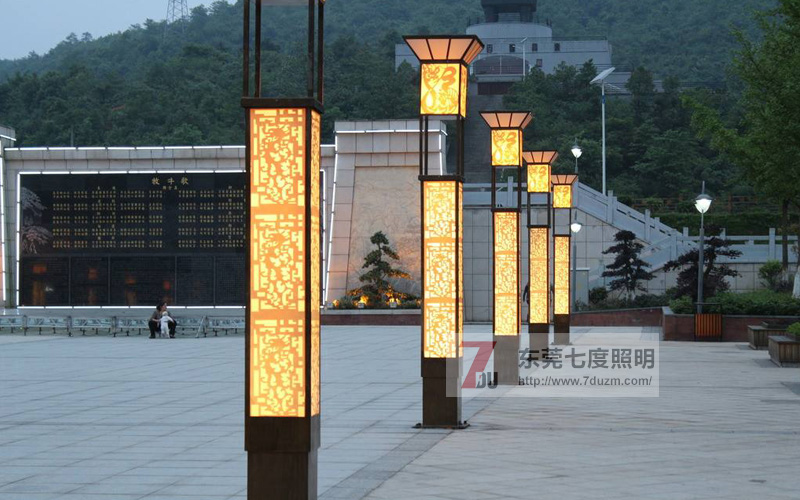 東莞麻豆视频APP官网照明(QDJGDZ-009)廣場方形龍紋鏤空麻豆视频APP官网下载柱景區廣場安裝實拍效果圖