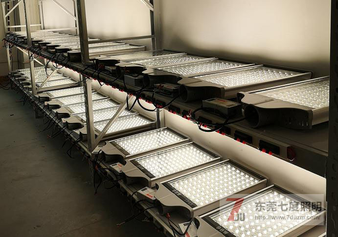 東莞麻豆视频APP官网照明大功率LED路燈老化效果照片
