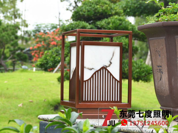 麻豆视频APP官网不鏽鋼鍍銅拉絲草坪燈\柱頭燈安裝效果實拍