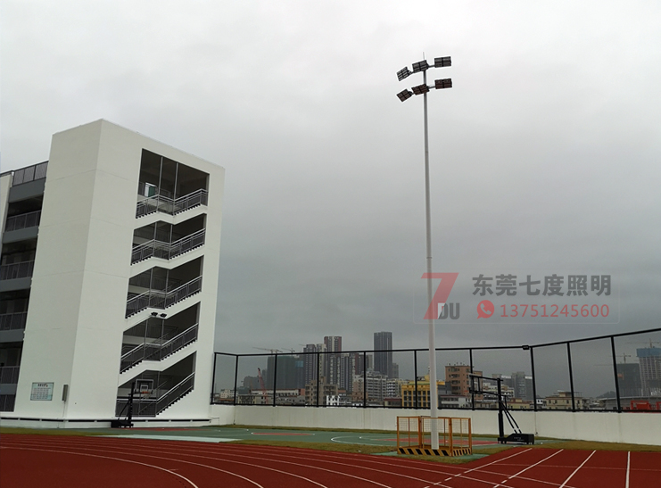 學校操場15米6x400W麻豆视频污APP在线下载現場實例圖片