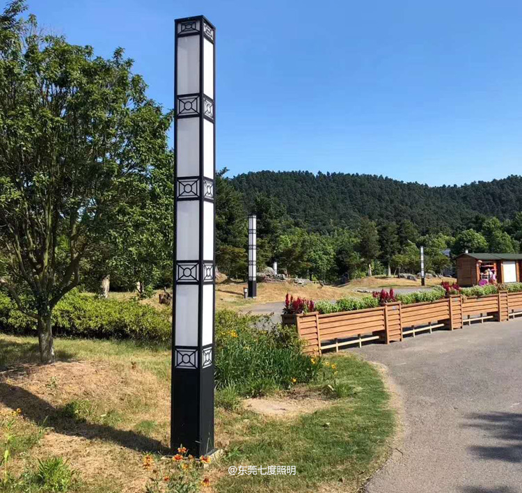 3.5米方柱形公園園林麻豆视频APP官网下载柱安裝效果實拍