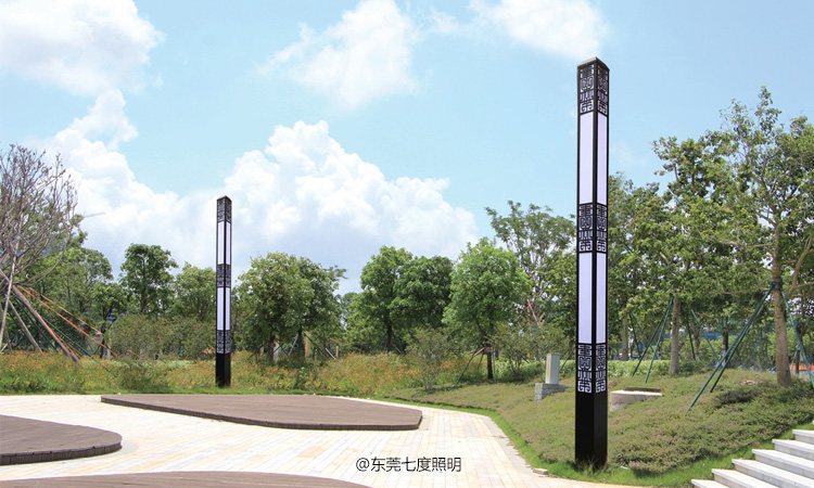 3.2米方柱形內透光園林麻豆视频APP官网下载柱安裝效果