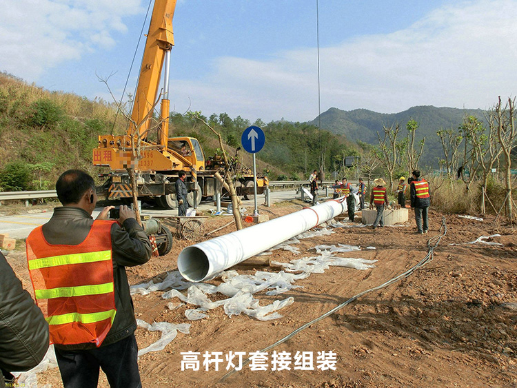 高速公路路口30米麻豆视频污APP在线下载燈杆套接安裝現場